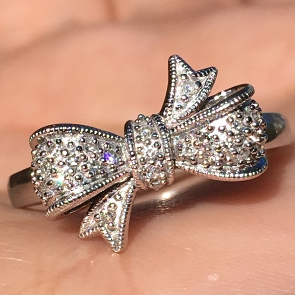 10k Solid White Gold Diamond Bow Ring - Picture 14 of 16